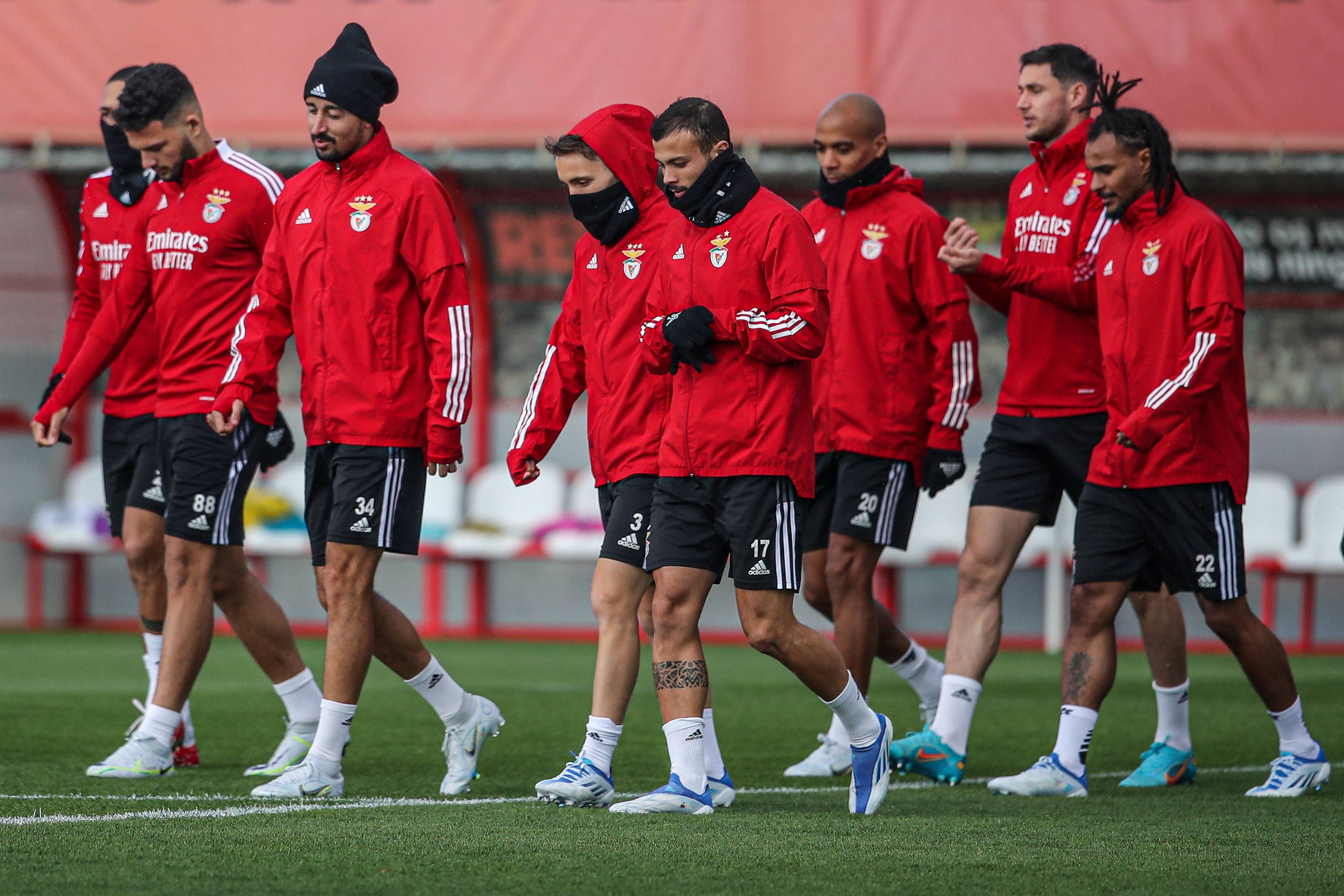 下载星空全站APP从法兰克福围绕NBA总决赛止住颓势到本菲卡遗憾出局备战欧篮联，里尔转会期调整名单(比尔森vs弗赖堡)